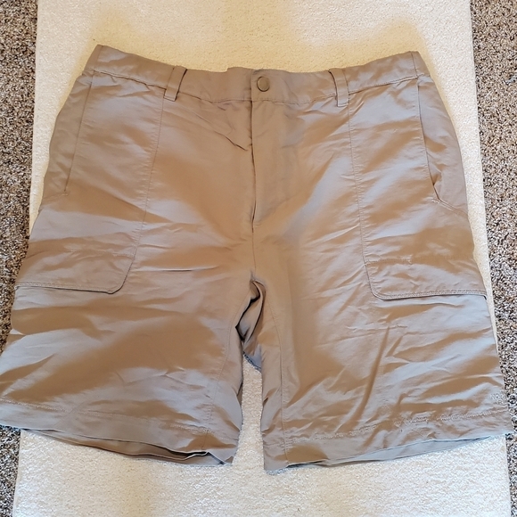 The North face  khaki shorts men sz xl. Cargo back elastic waist - Picture 1 of 5